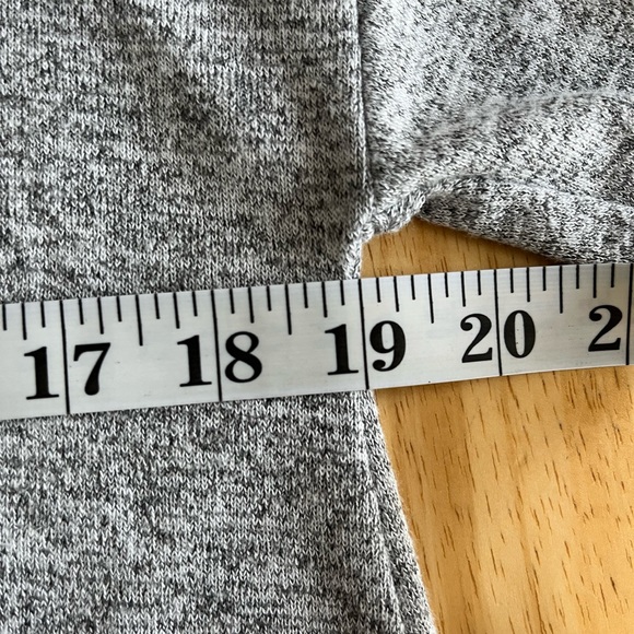 GAP Heathered Gray Cold Shoulder High Low Sweater - Soft & Stretchy Fabric - SML - Picture 6 of 8